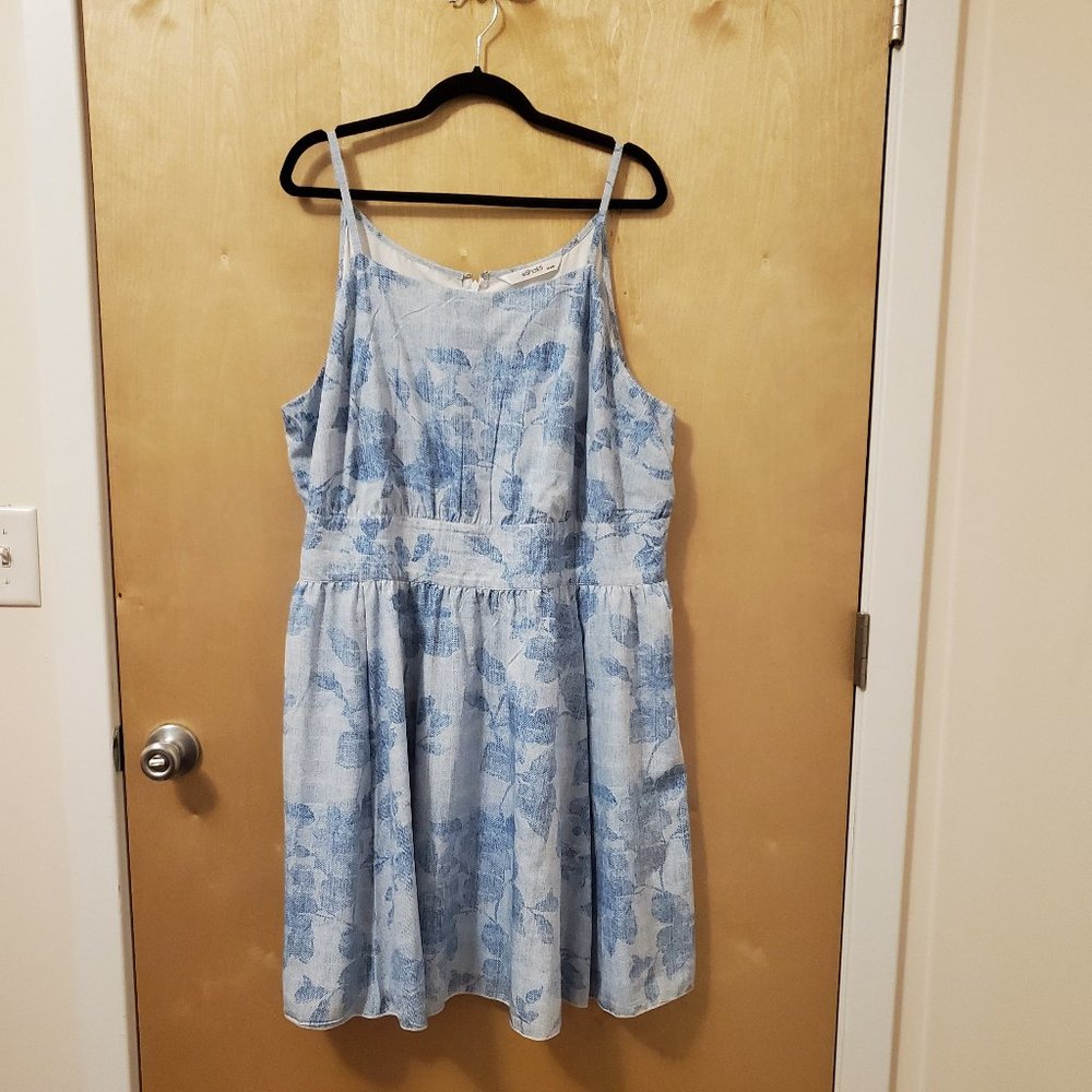 Blue floral tea dreas